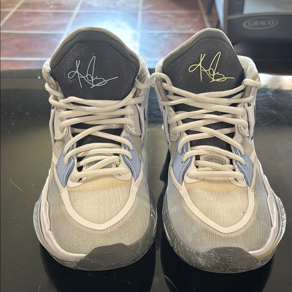 Nike Kyrie infinity sneakers